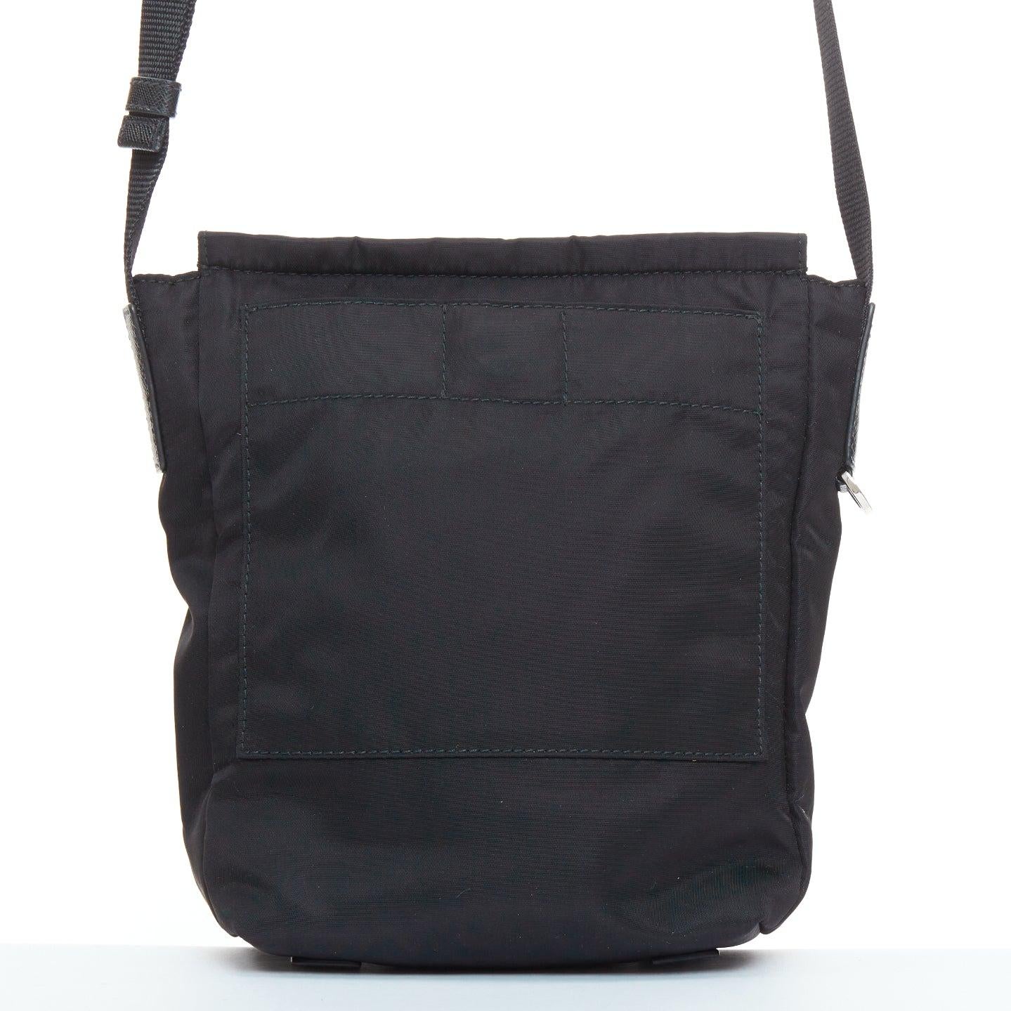 Uomo PRADA Racing borsa messenger nera in tessuto nylon saffiano con logo patch e patta in vendita