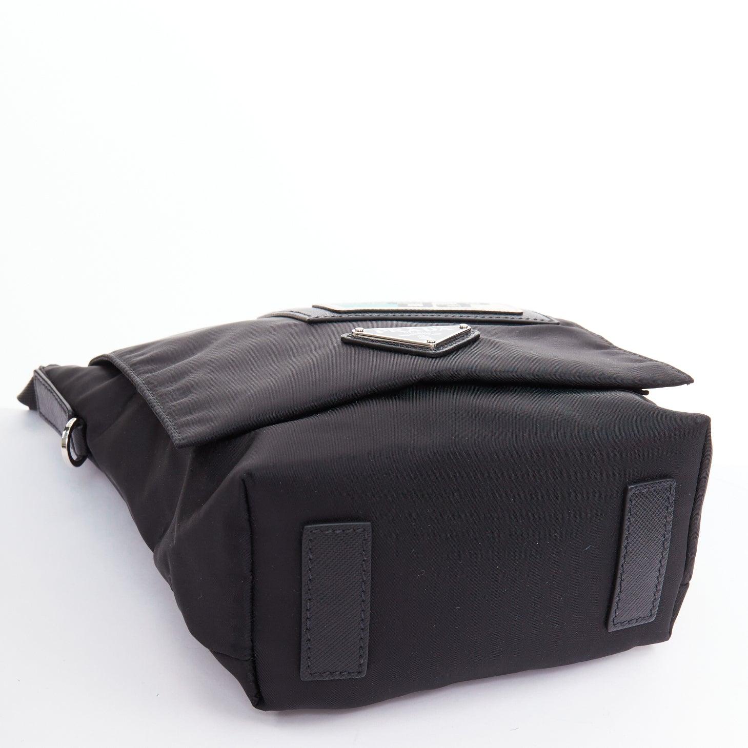 PRADA Racing borsa messenger nera in tessuto nylon saffiano con logo patch e patta in vendita 1