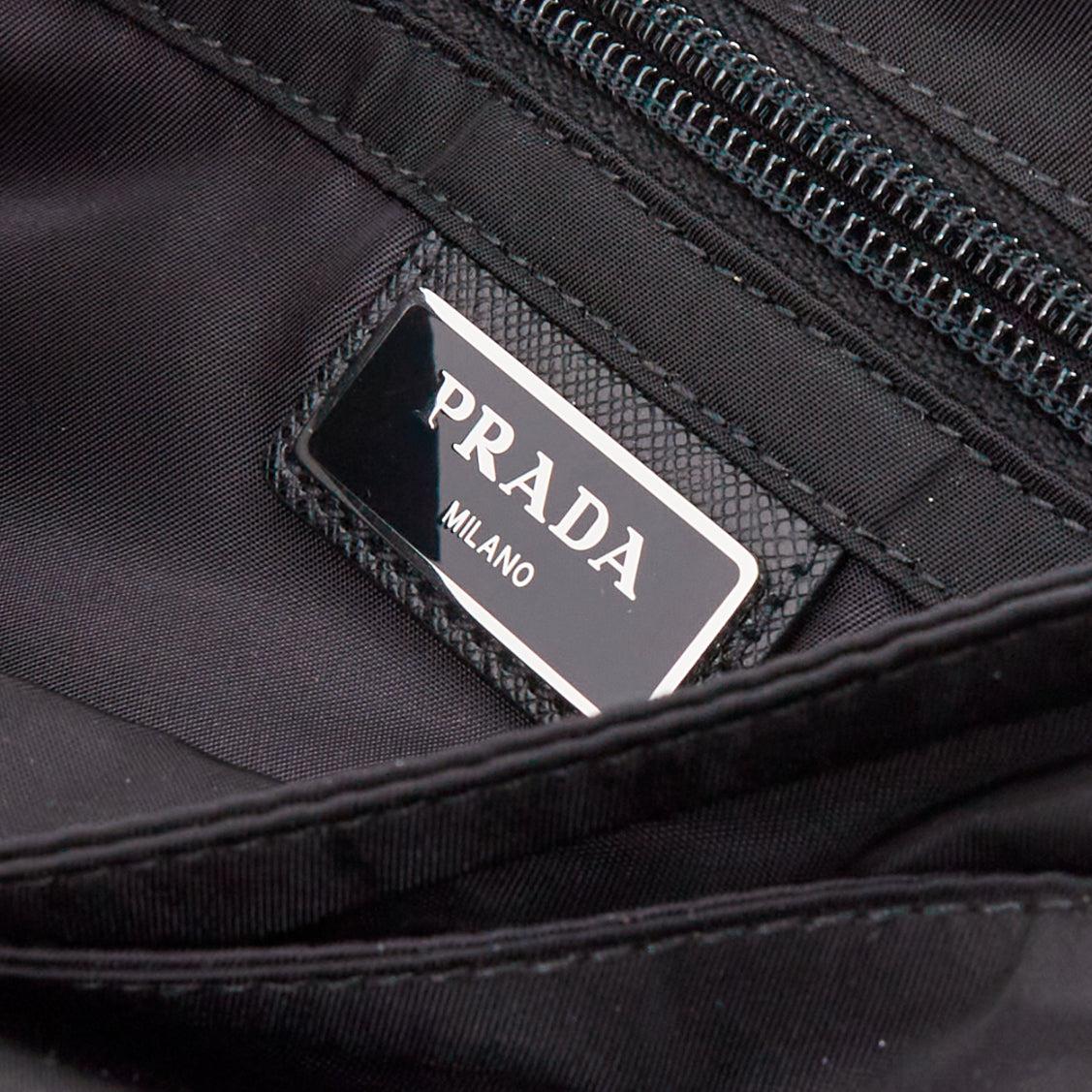 PRADA Racing borsa messenger nera in tessuto nylon saffiano con logo patch e patta in vendita 5