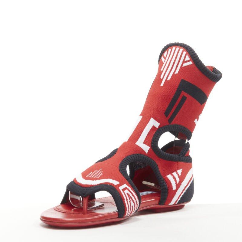 PRADA rosso nero bianco elasticizzato in maglia a calzino sandali infradito EU35.5 In condizioni ottime in vendita a Hong Kong, NT