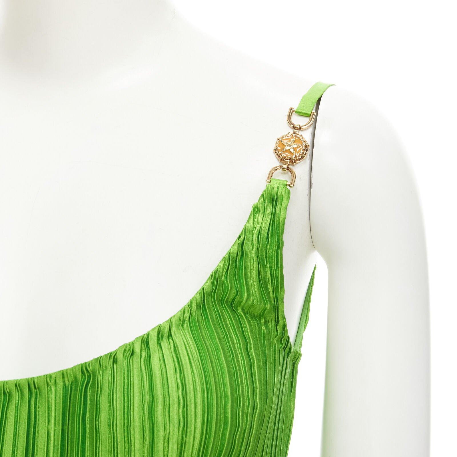 VERSACE 2021 Laufsteg Grünes Tresor De La Mer Seesterne plissiertes Slip-Kleid IT42 M
Referenz: TGAS/C00953
Marke: Versace
Designer: Donatella Versace
Modell: A89018 1F00732 1G210
Collection'S: Frühling Sommer 2021 - Laufsteg
MATERIAL: