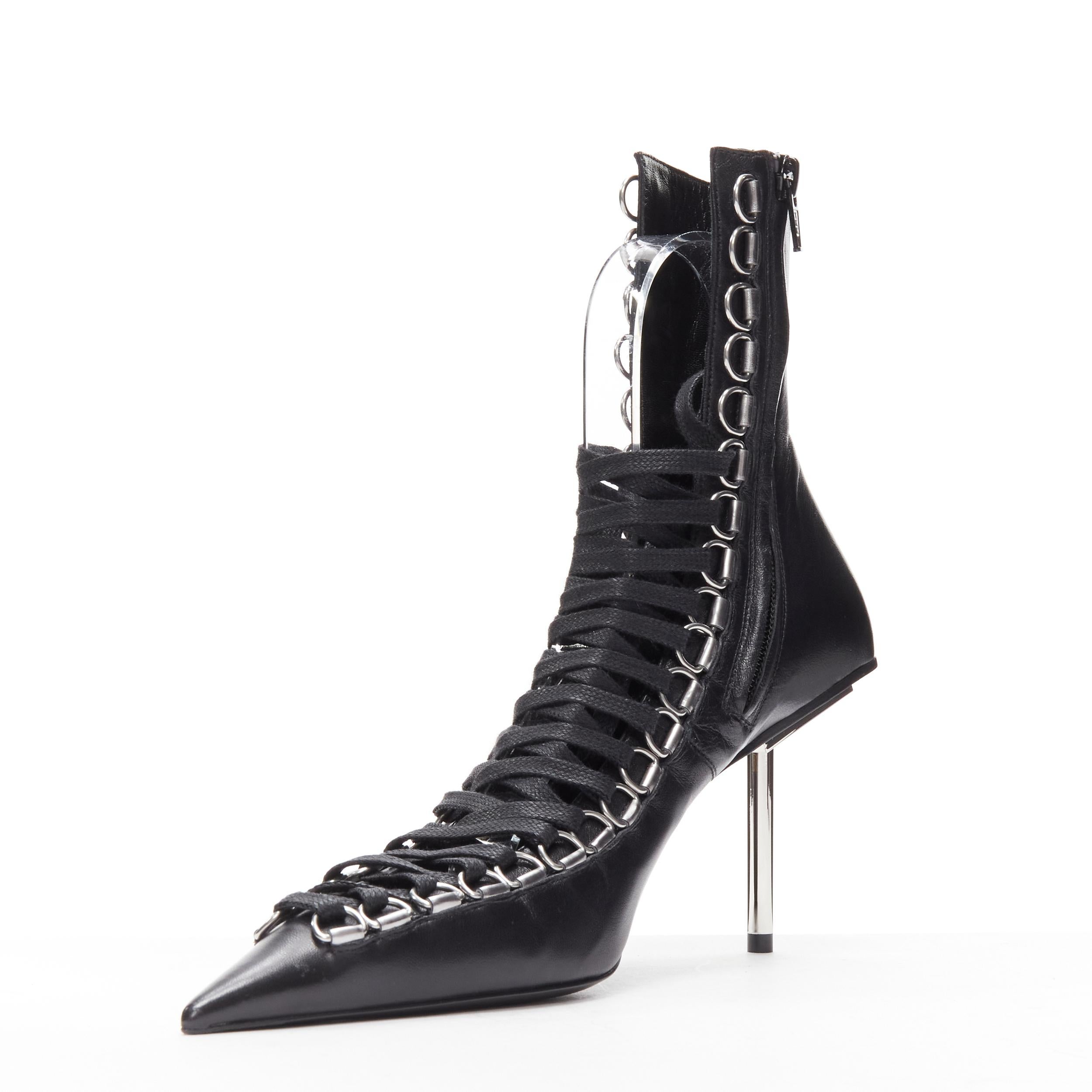 Balenciaga Demna Runway Corset 80 in pelle nera con lacci in metallo argentato EU36 In condizioni Nuovo in vendita a Hong Kong, NT