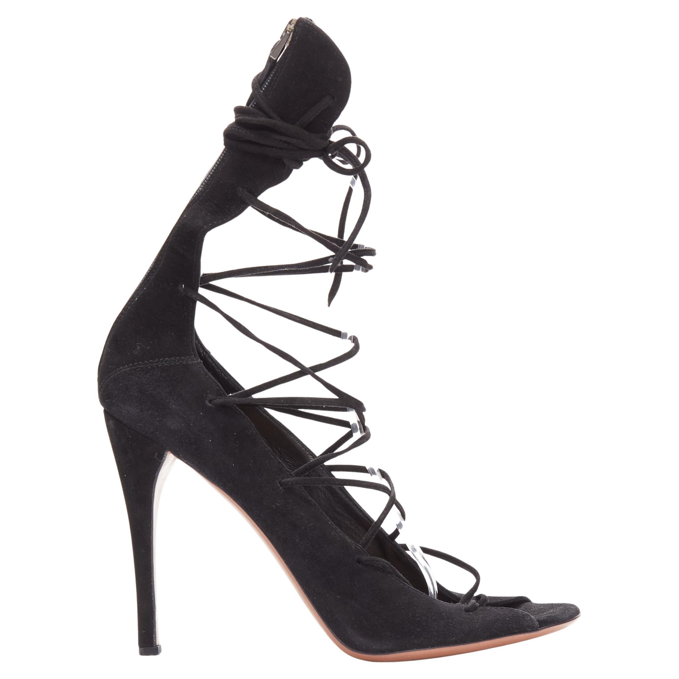 ALAIA in pelle scamosciata nera con lacci e zip sul retro, sandalo con tacco EU38.5 in vendita