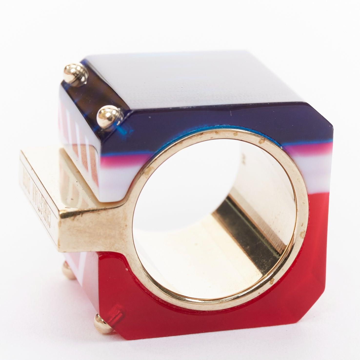 DIOR 2922 Sorbet Cube rouge bleu géométrique résine or logo statement ring en vente 2