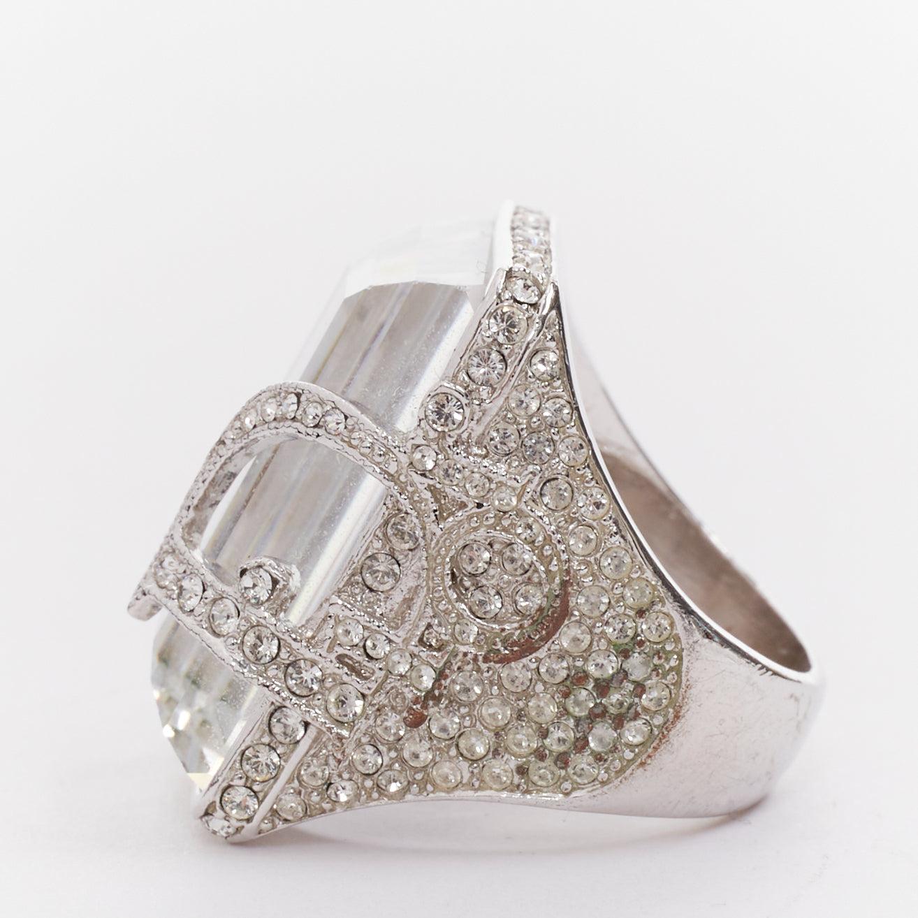 seltener CHRISTIAN DIOR John Galliano Vintage Kristall gepflastertes Logo Statement Ring US7 im Zustand „Hervorragend“ im Angebot in Hong Kong, NT
