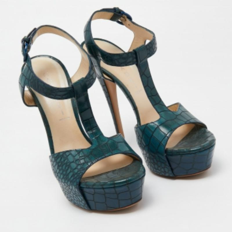 Casadei Sandales à plateforme en cuir gaufré vert Taille 38 en vente 3