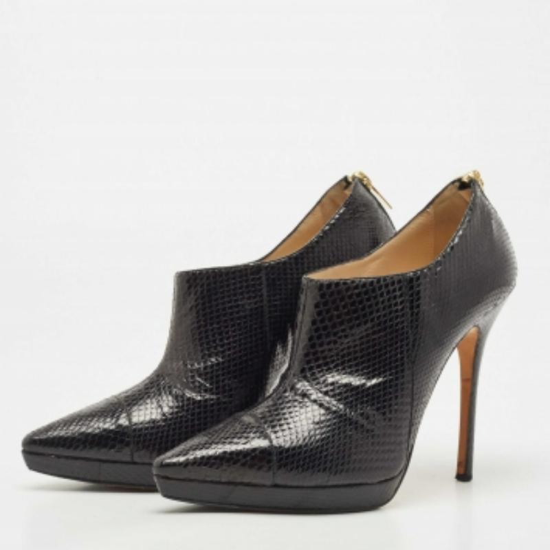 Enjoy the most fashionable days with these stylish booties. Modern in design and craftsmanship, they are fashioned to keep you comfortable and chic!