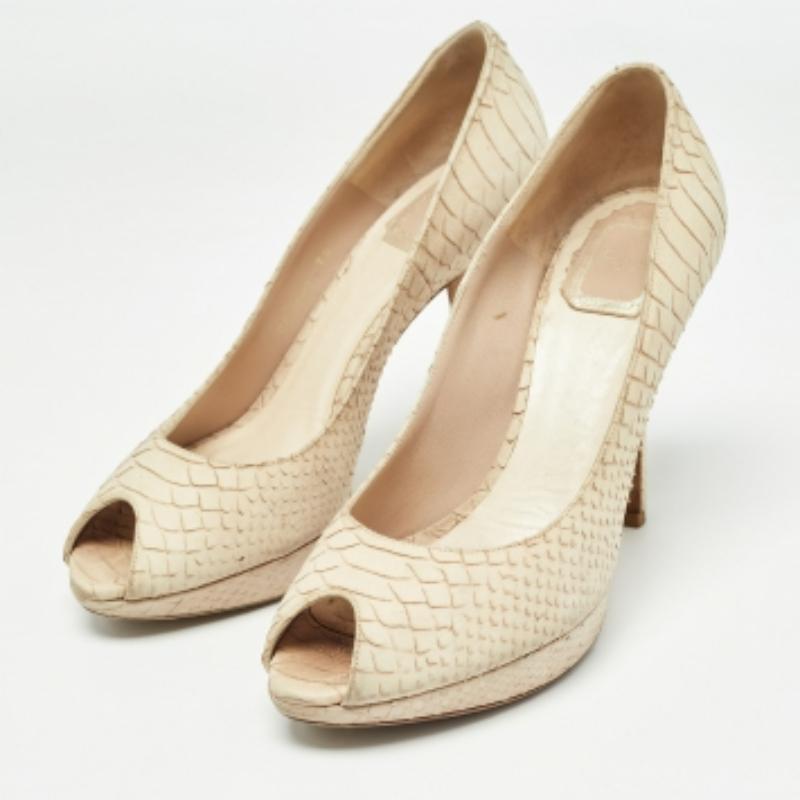 Make a chic style statement with these designer pumps. They showcase sturdy heels and durable soles, perfect for your fashionable outings!