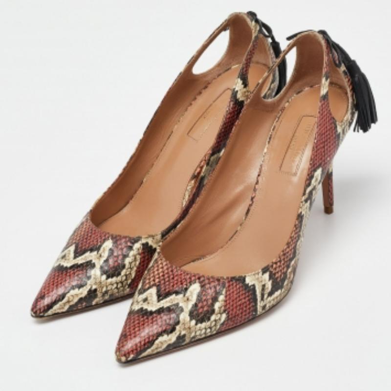 Aquazzura in pelle di pitone Forever Marilyn, con dettaglio nappe e punta a punta, taglia 37 In condizioni buone in vendita a Dubai, Al Qouz 2
