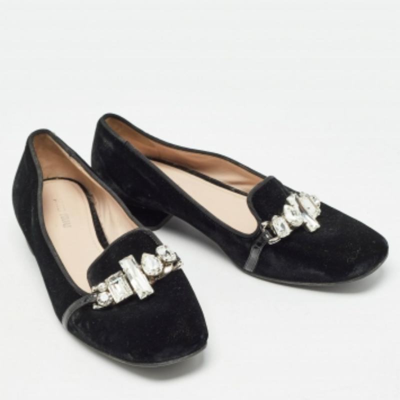 Miu Miu Zapatillas de fumar de terciopelo negro con adornos de cristal talla 37 en venta 1