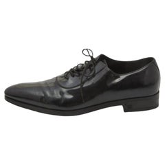 Gucci Zapatos de cordones de charol negro talla 43