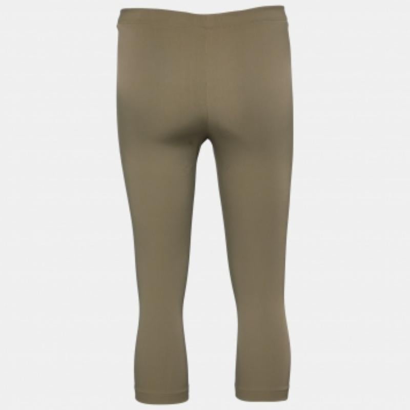 Per le tue sessioni di allenamento, per il tempo libero o per le commissioni, questi leggings ti saranno utili più volte. Sono realizzati con materiali di qualità e hanno una buona vestibilità.