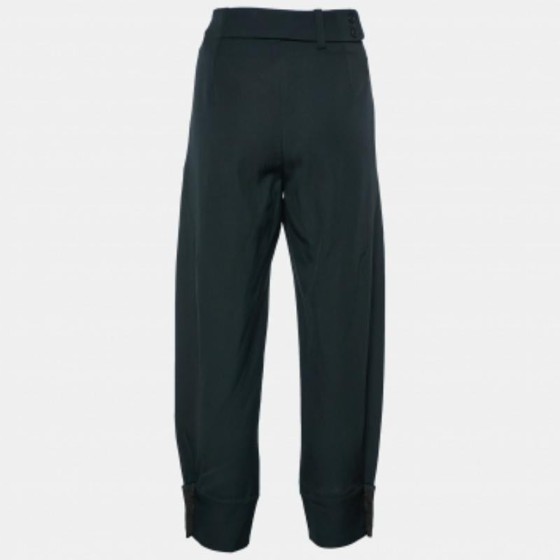 Ce pantalon rehausse votre tenue de soirée. Conçu dans une silhouette et une coupe superbes, ce pantalon vous donnera à coup sûr une allure élégante.