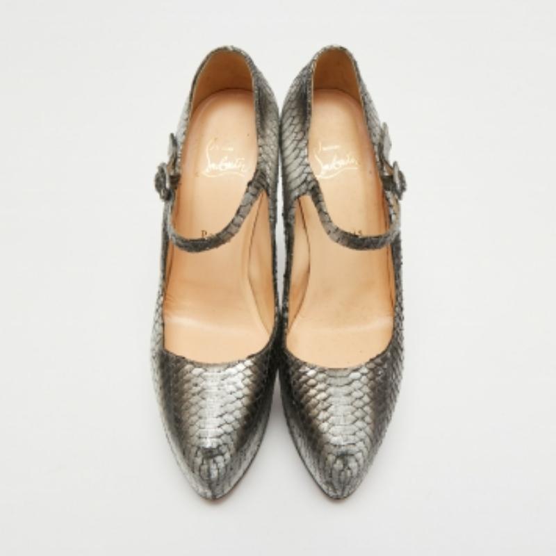 Christian Louboutin Two Tone Python Lady Daf Pumps Size 39.5 In Good Condition For Sale In Dubai, Al Qouz 2
