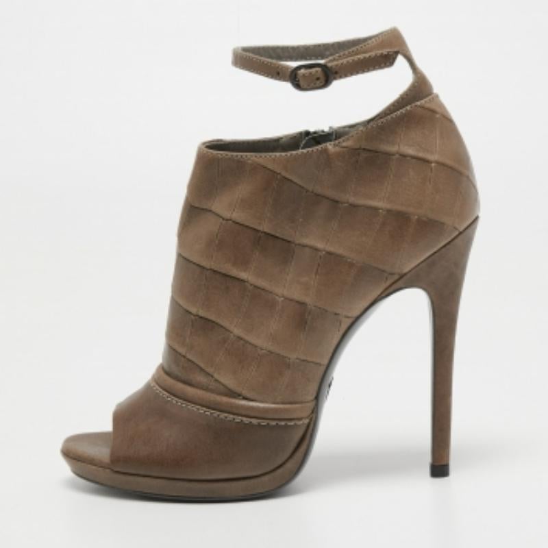 Alexander McQueen Braunes Krokodil geprägtes Leder Offener Zehenstiefel Größe 40