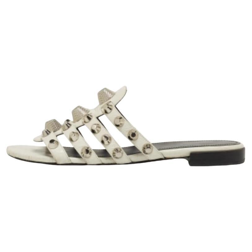 Balenciaga Weißes Leder Nieten Arena Flache Pantoletten Größe 38