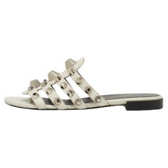 Balenciaga Weißes Leder Nieten Arena Flache Pantoletten Größe 38