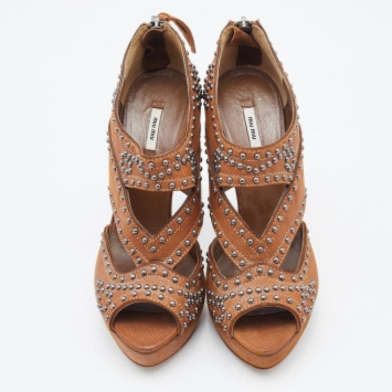 Diese zeitlosen Designer-Schuhe für Damen sind dazu bestimmt, Ihnen eine ganze Saison lang zu dienen. Sie haben eine bequeme Passform und eine hochwertige Verarbeitung.