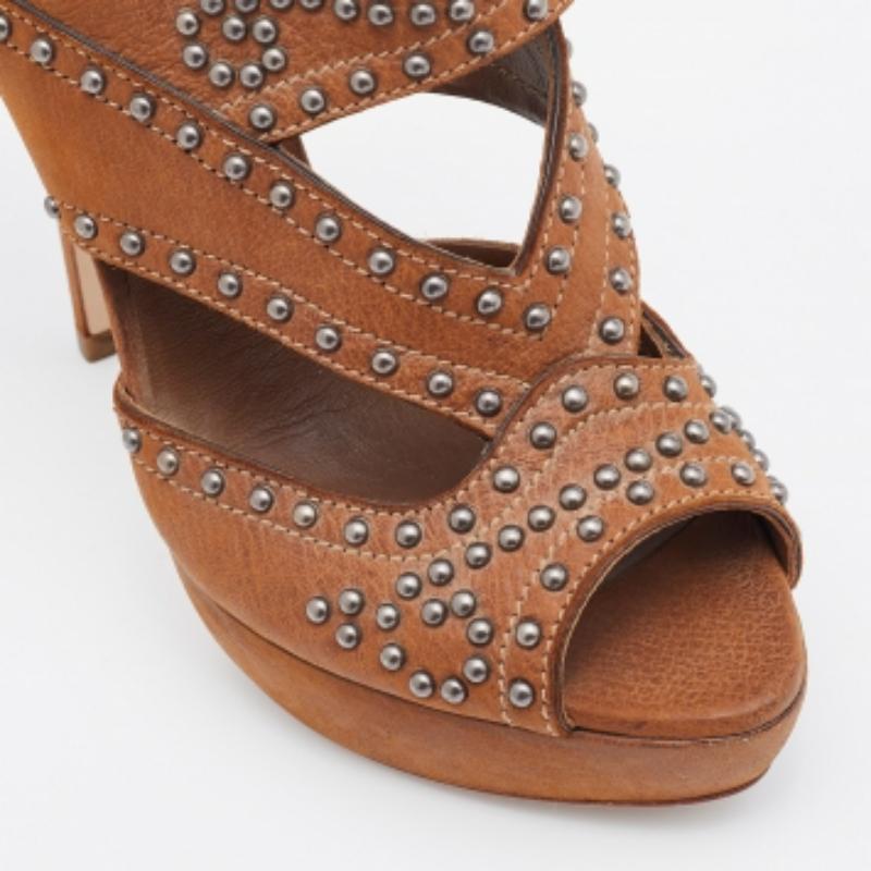 Miu Miu Brown Leder Nieten Plateau Sandalen Größe 37 Damen im Angebot
