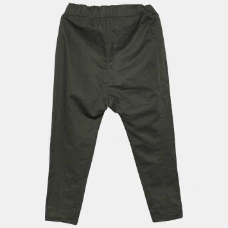 Valorizza il tuo abbigliamento casual con questo paio di leggings. Progettato con una silhouette e una vestibilità superba, questo paio di scarpe ti renderà sicuramente chic.