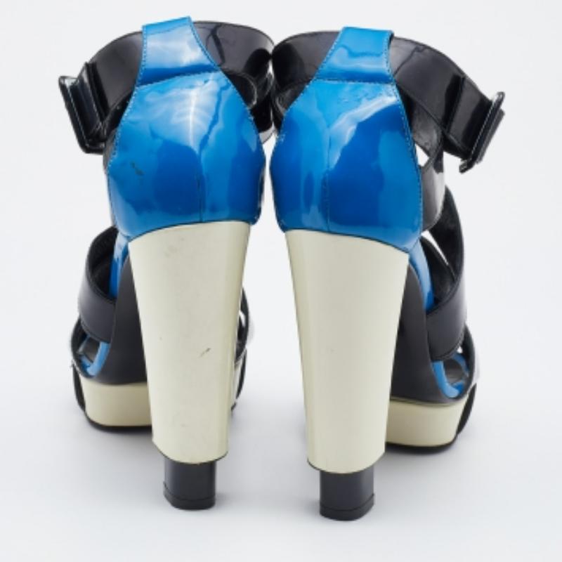 Pierre Hardy Sandalias con correa en el tobillo de charol negro/azul talla 38 Negro en venta