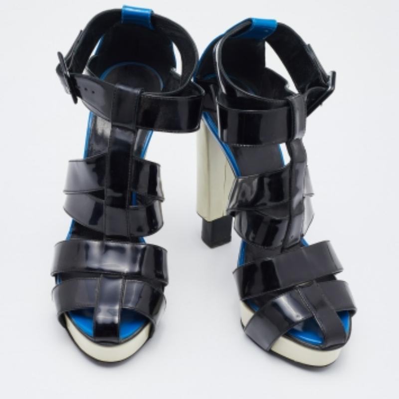 Pierre Hardy Sandalias con correa en el tobillo de charol negro/azul talla 38 en venta 2