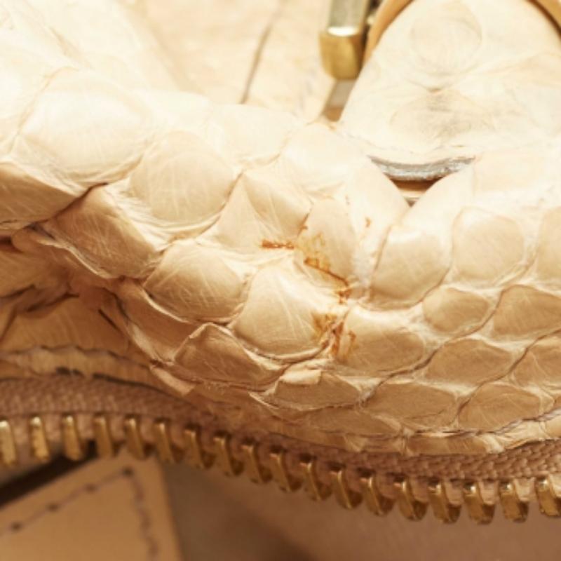 Chloe Borsa media Paraty in pitone beige in vendita 1