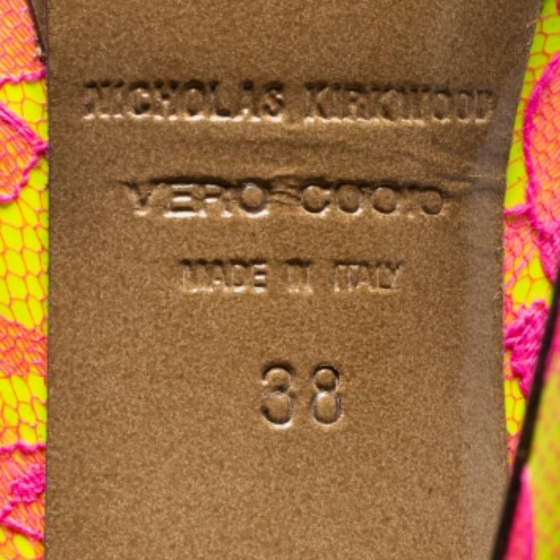 Grigio Nicholas Kirkwood - Décolleté con plateau in raso e pizzo bicolore - misura 38 in vendita