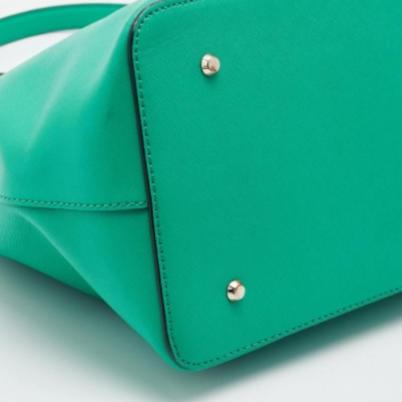 DKNY Tote con doppia zip in pelle saffiano verde in vendita 2