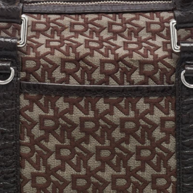 DKNY, la borsa in tela e pelle marrone scuro firmata da DKNY in vendita 4