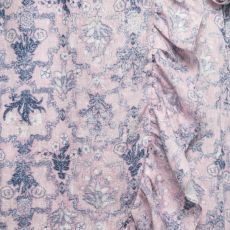 Prova il fascino dell'abbigliamento firmato con questa splendida gonna. Realizzata con tessuti di qualità, la gonna ha un fascino semplice e un'ottima vestibilità. Abbinalo a una camicetta sartoriale o a un semplice top e tacchi alti.