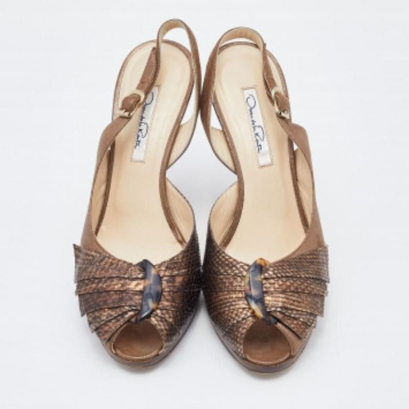 Oscar De La Renta Brown Python Embossed Leather Slingback Peep Toe Pumps Size 38 en venta 4