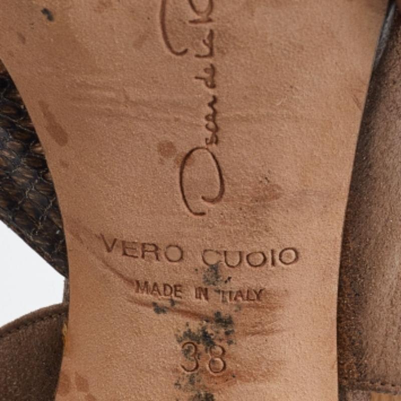 Oscar De La Renta Brown Python Embossed Leather Slingback Peep Toe Pumps Size 38 en venta 2
