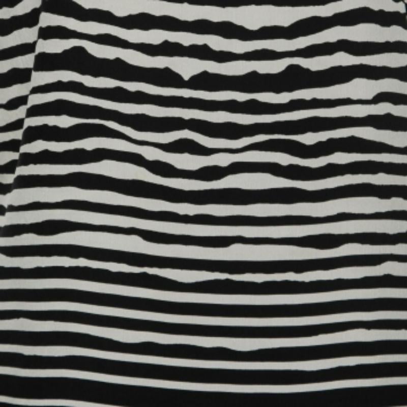 McQ Alexander McQueen - Vestito midi a righe nere con dettaglio zip M. In condizioni buone in vendita a Dubai, Al Qouz 2