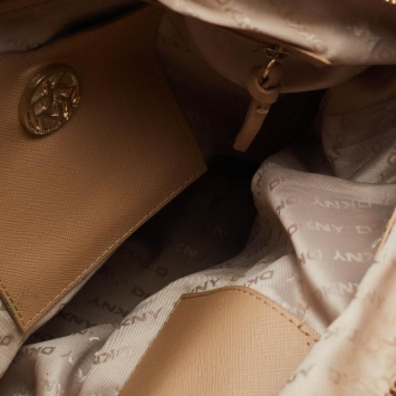 Donna DKNY Tote Top Zip in pelle arancione in vendita