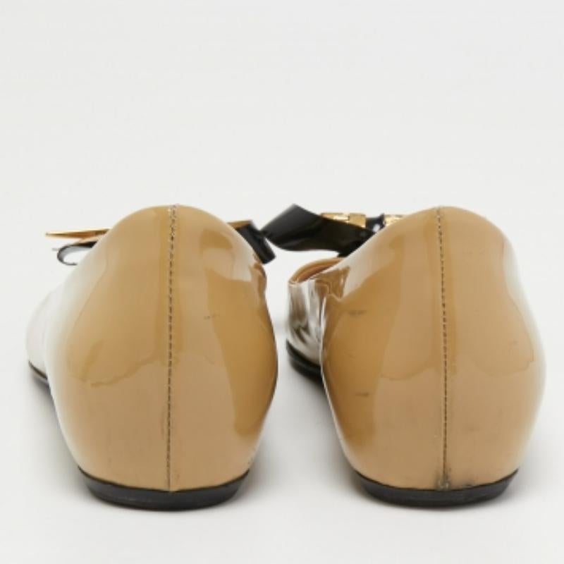 Loriblu Bailarinas de charol beige con lazo talla 39 en Bueno estado para la venta en Dubai, Al Qouz 2