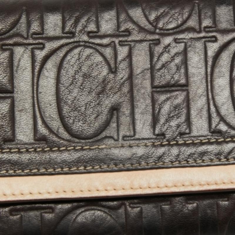 Portafoglio continentale in pelle goffrata Monogram marrone/beige CH Carolina Herrera in vendita 3
