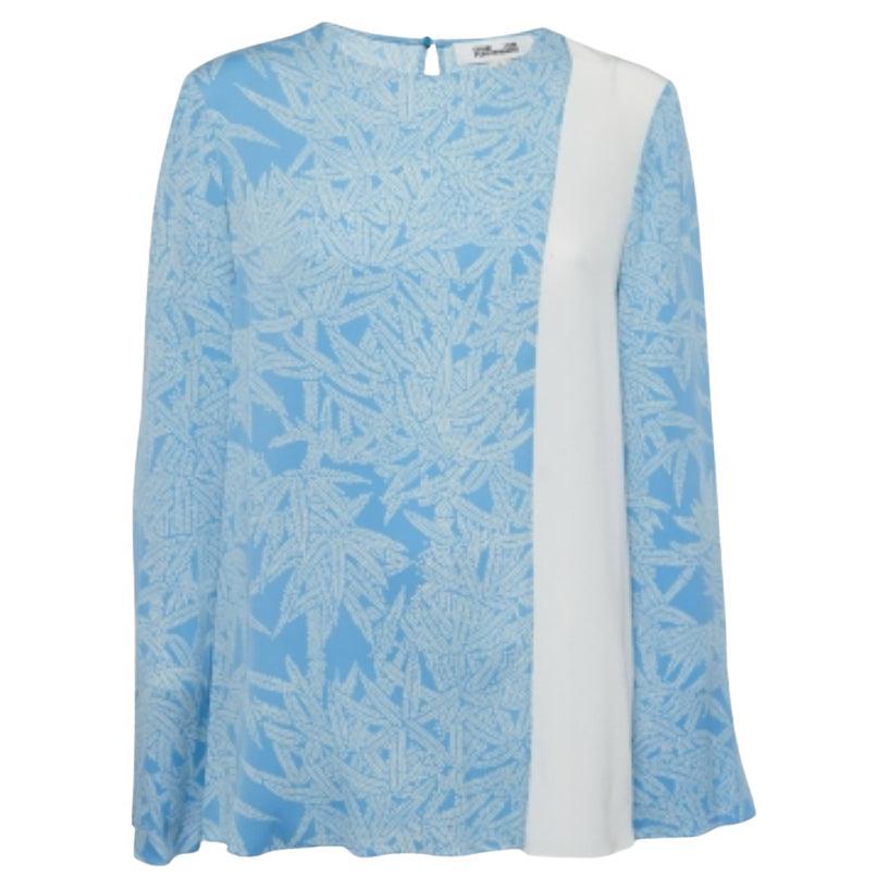 Diane von Furstenberg - Top in seta stampata a contrasto blu M. in vendita