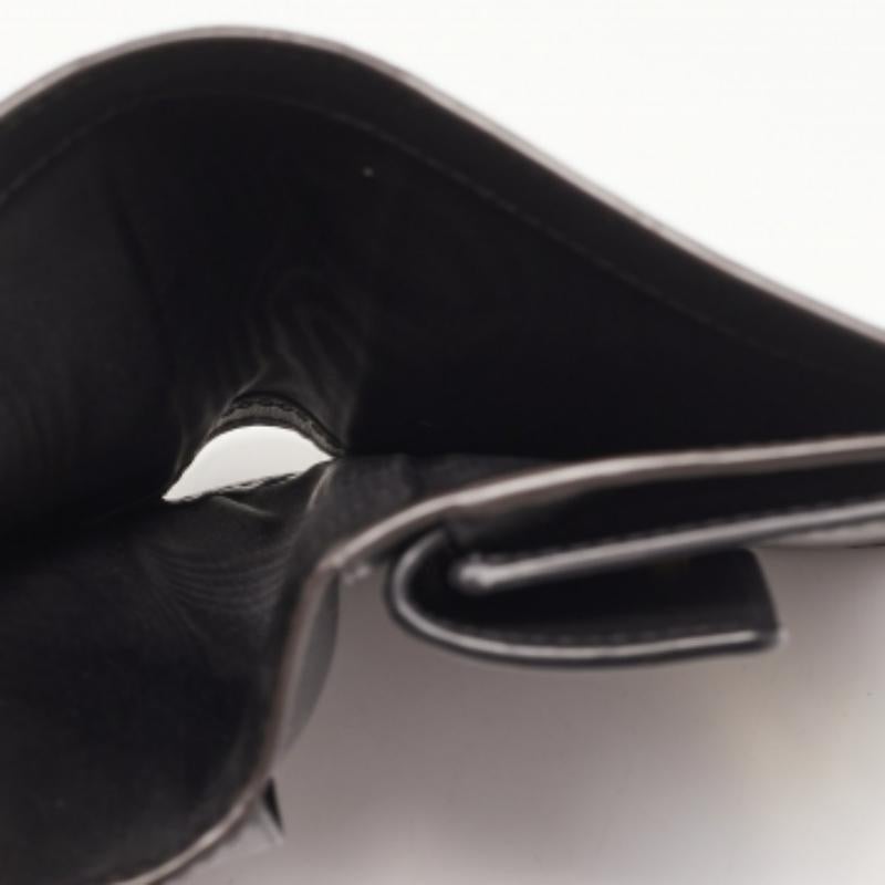 Donna Furla Portafoglio compatto con borchie in pelle nera in vendita