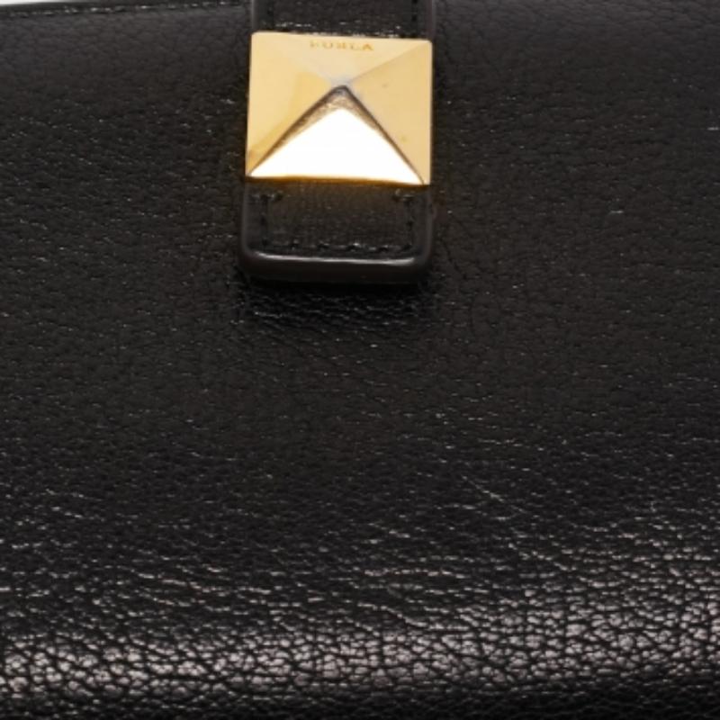 Furla Portafoglio compatto con borchie in pelle nera in vendita 3