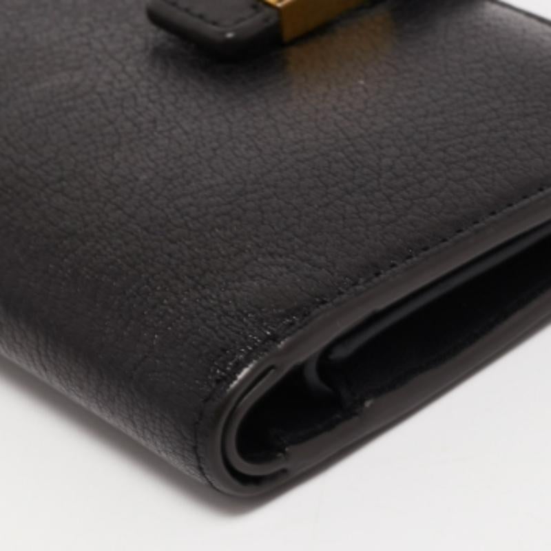 Furla Portafoglio compatto con borchie in pelle nera in vendita 4