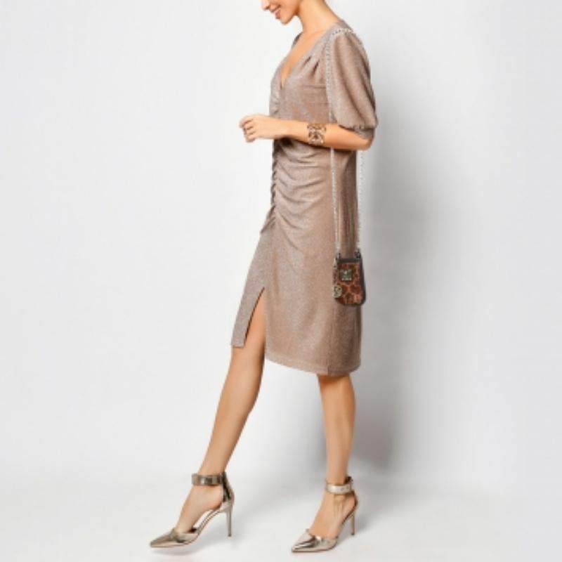 DKNY Custodia per telefono a catena in pelle e pelliccia di vitello marrone con stampa leopardata in vendita 5