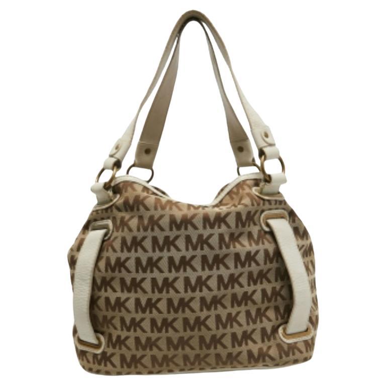 Michael Michael Kors Beige/Off White Signature Canvas Tote con tasca frontale in vendita