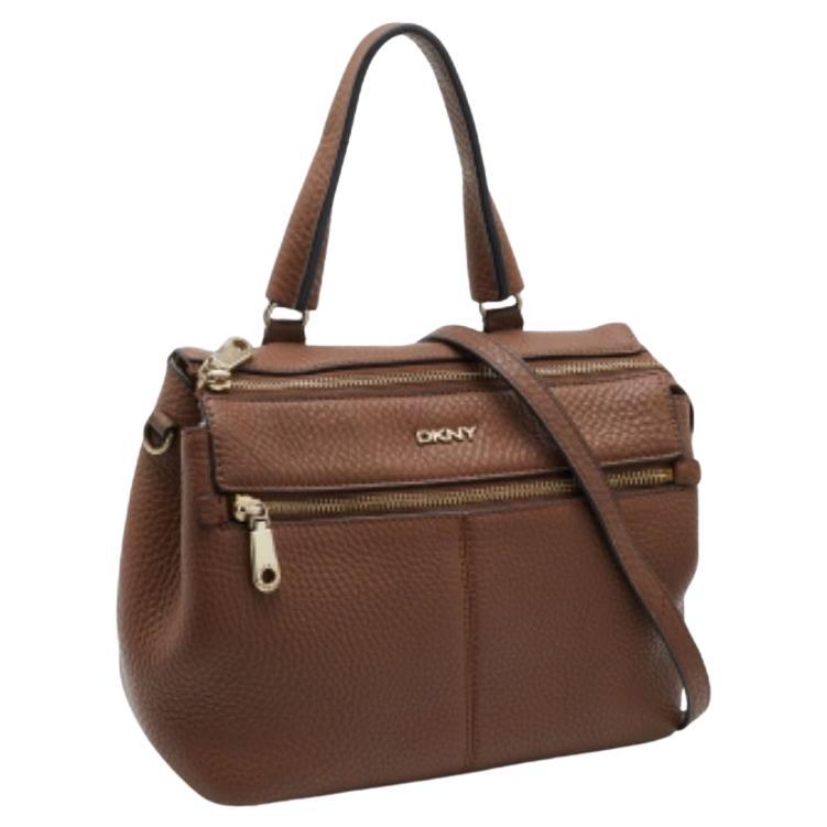 DKNY Borsa a tracolla in pelle marrone con zip in vendita