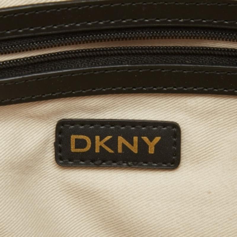 DKNY Borsa tascabile in tela e pelle Monogram Rosso/Beige in vendita 1