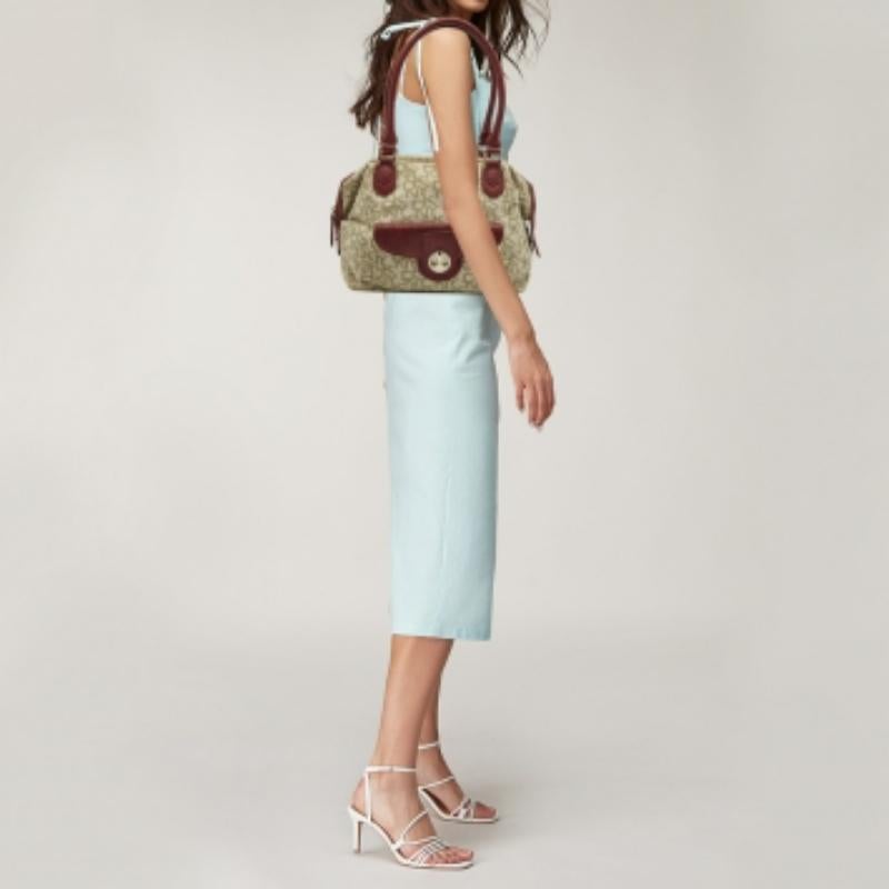 DKNY Borsa tascabile in tela e pelle Monogram Rosso/Beige in vendita 4
