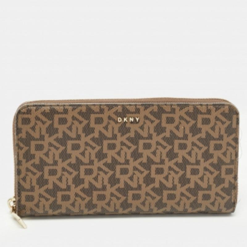 DKNY Portafoglio continentale con zip in tela Coates marrone Signature in vendita