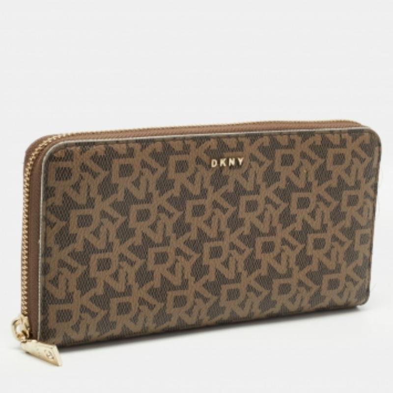Un bellissimo portafoglio per donne alla moda, questo portafoglio DKNY è perfetto per essere portato da solo o all'interno della tua tote mentre esci a fare commissioni. È un accessorio resistente.