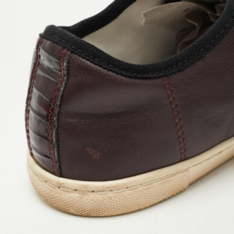 Lanvin, pelle borgogna e pitone goffrato, scarpe da ginnastica basse con punta a cappuccio, taglia 37 In condizioni buone in vendita a Dubai, Al Qouz 2