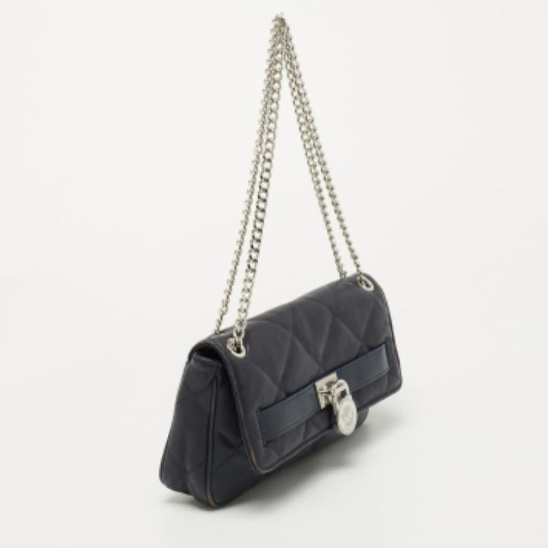Michael Kors - Sac à bandoulière Hamilton en cuir matelassé bleu marine État moyen - En vente à Dubai, Al Qouz 2